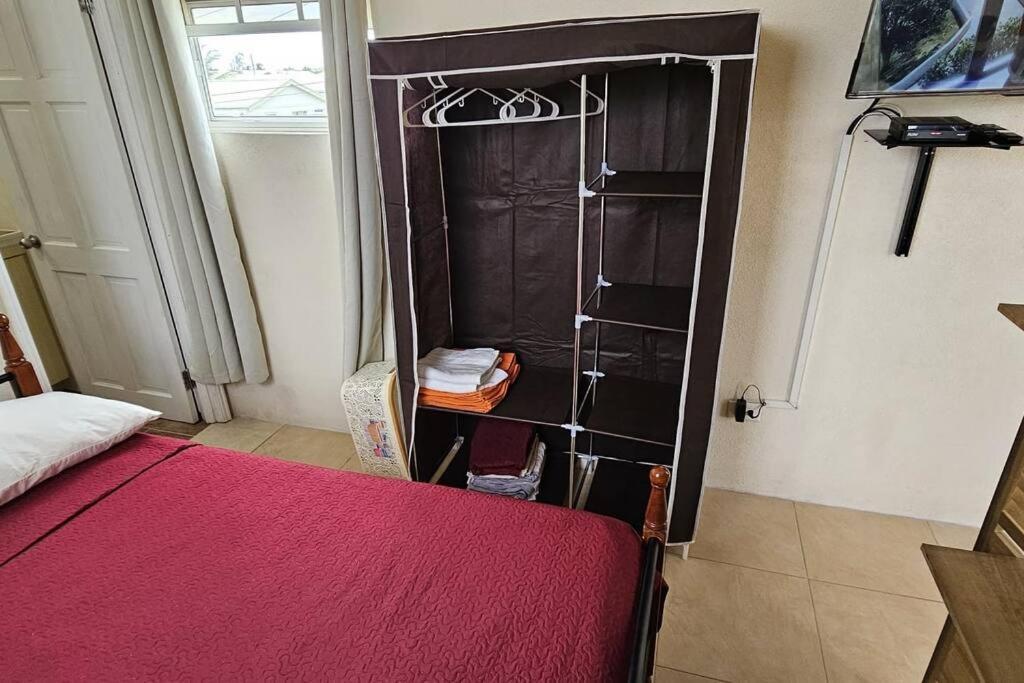 Seclusion Studio Apartment. Saint Philip Exterior photo
