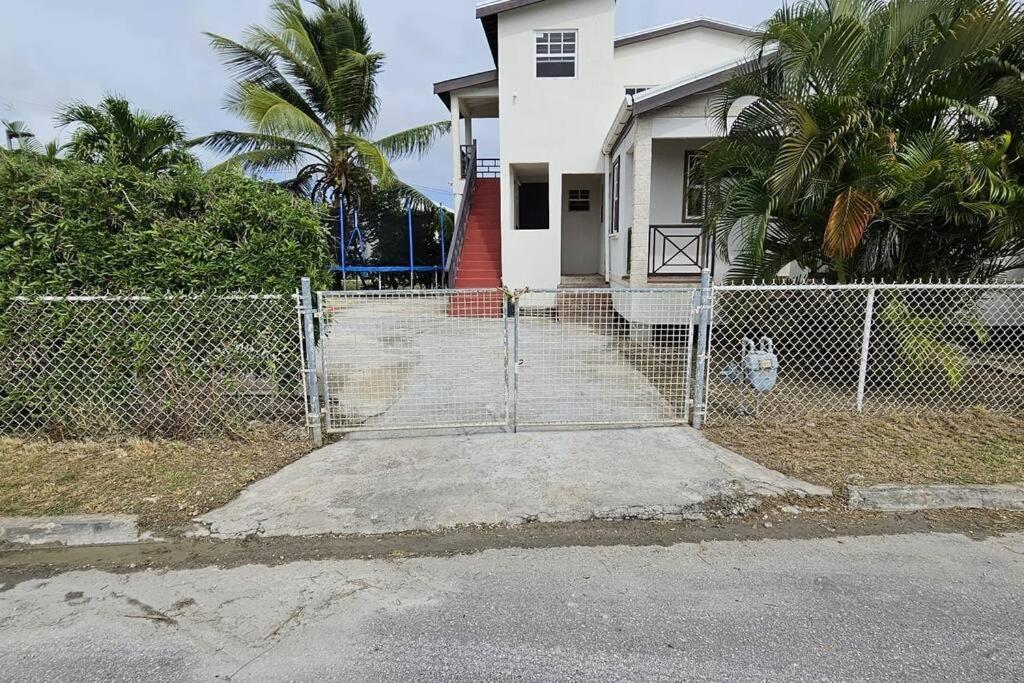 Seclusion Studio Apartment. Saint Philip Exterior photo